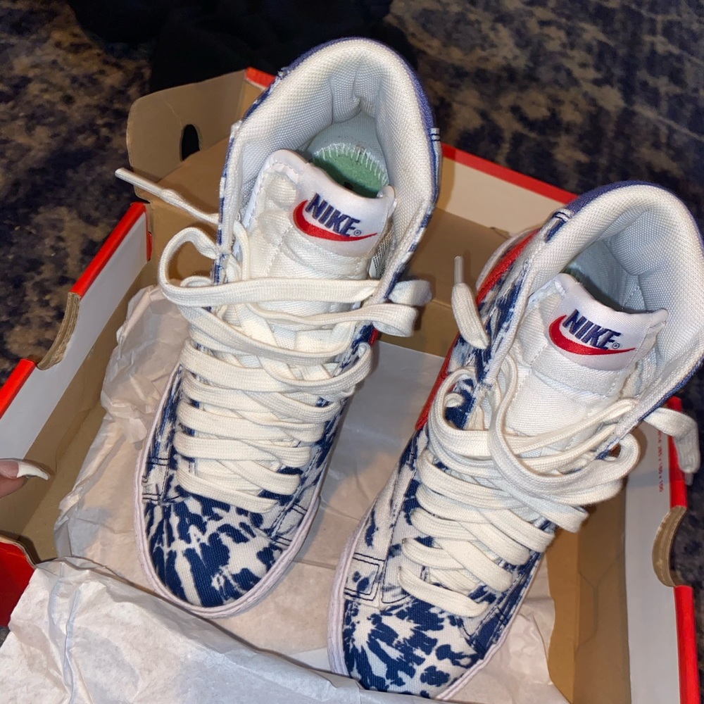 NIKE BLAZER